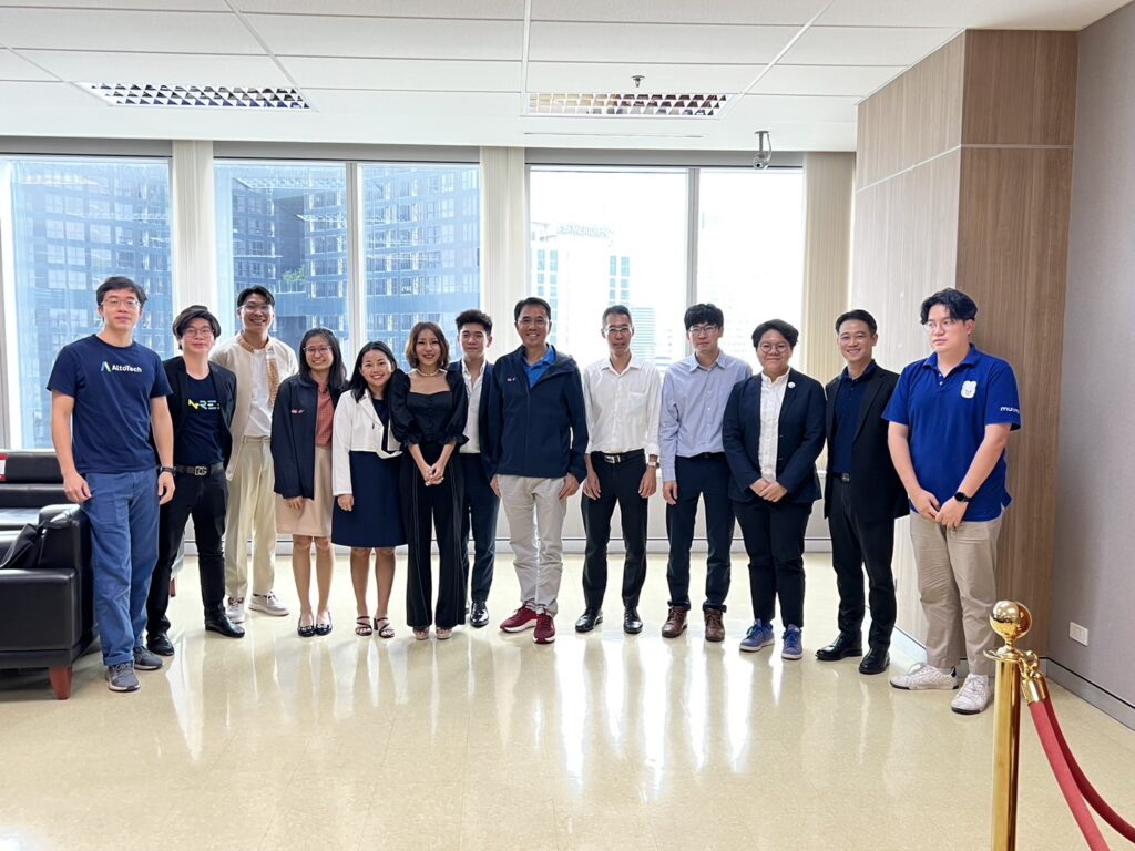 6 ตุลาคมสมาคม Thai Startup พาสตาร์ทอัพด้านเทคโนโลยีพลังงานทั้ง 3 แห่ง เข้าพบ ดร.บัณฑูร เศรษฐศิโรตน์ กรรมการกำกับกิจการพลังงาน